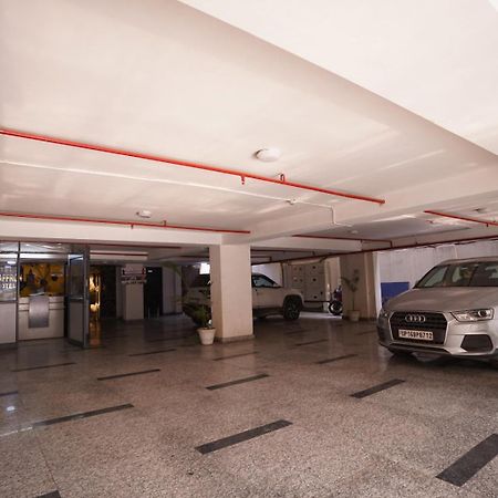 Hotel Leo Saffron - Pitampura Дели Экстерьер фото