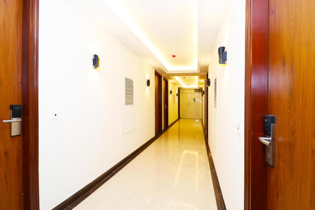 Hotel Leo Saffron - Pitampura Дели Экстерьер фото