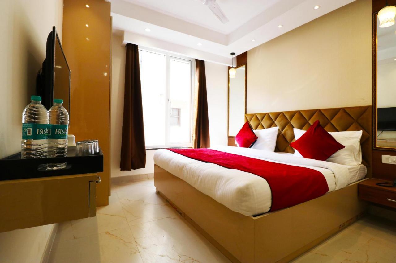 Hotel Leo Saffron - Pitampura Дели Экстерьер фото