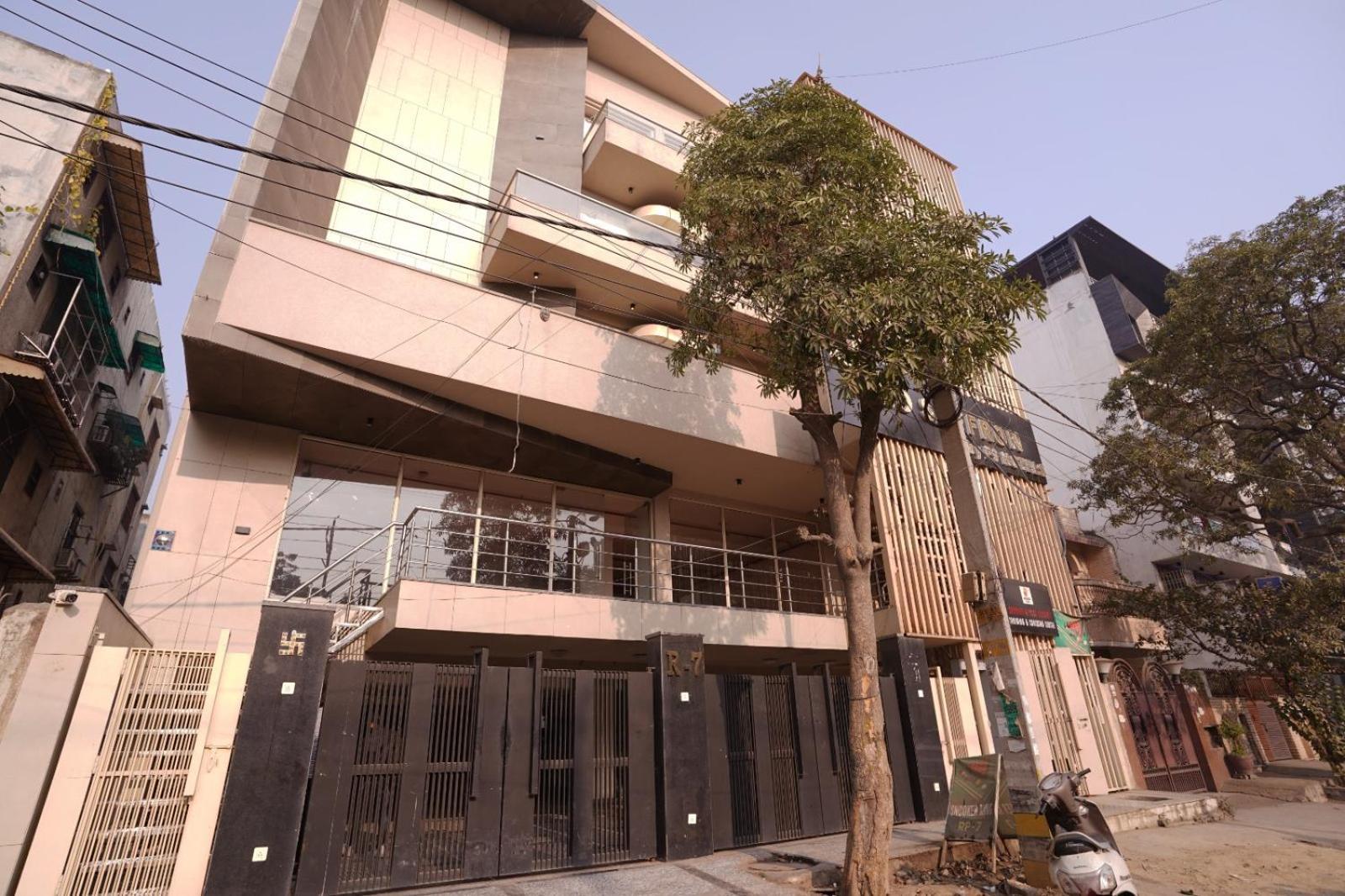 Hotel Leo Saffron - Pitampura Дели Экстерьер фото