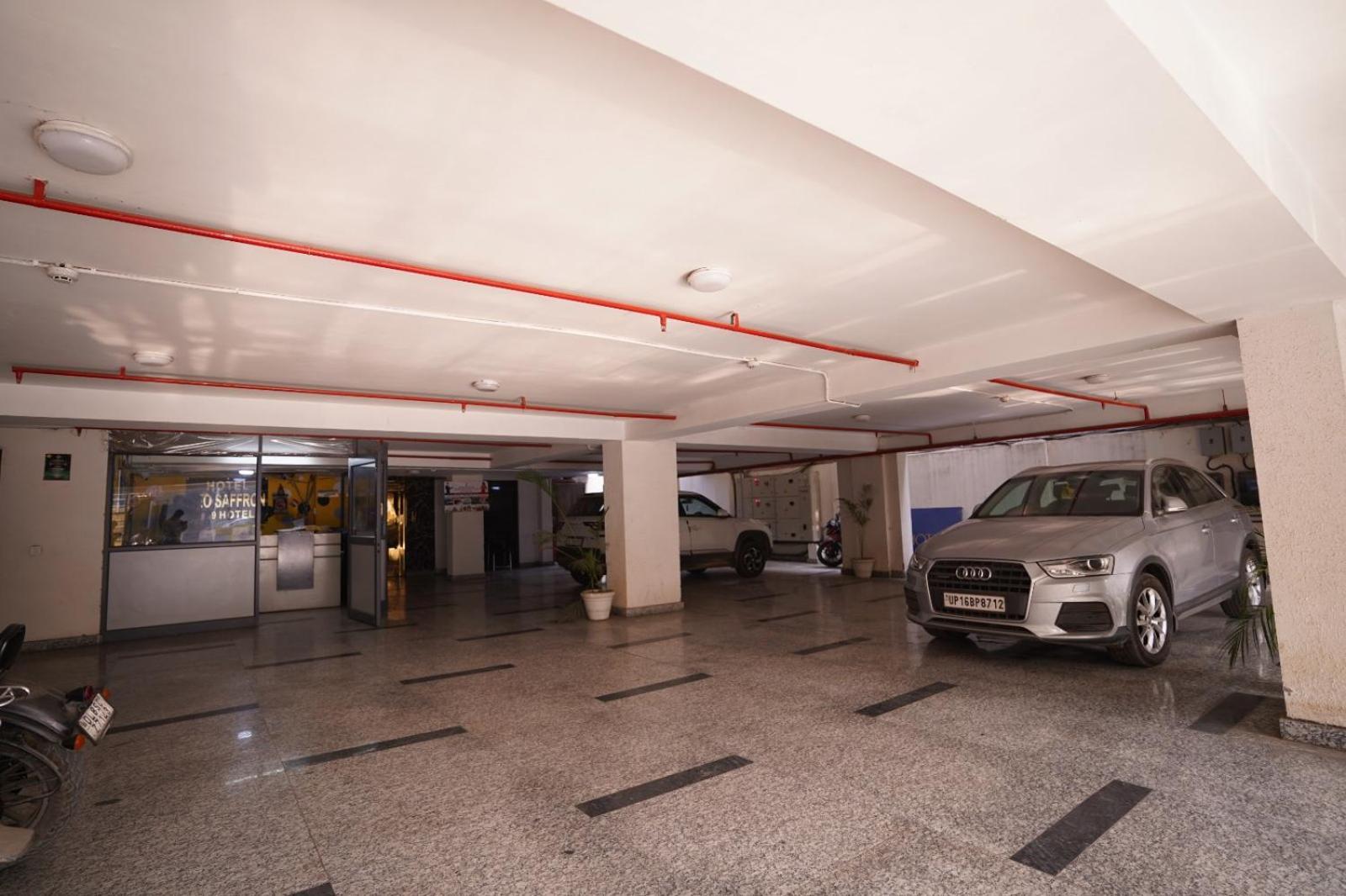Hotel Leo Saffron - Pitampura Дели Экстерьер фото