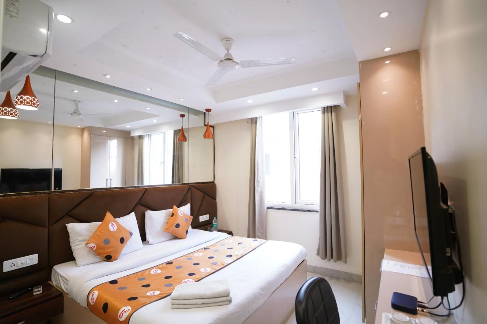 Hotel Leo Saffron - Pitampura Дели Экстерьер фото