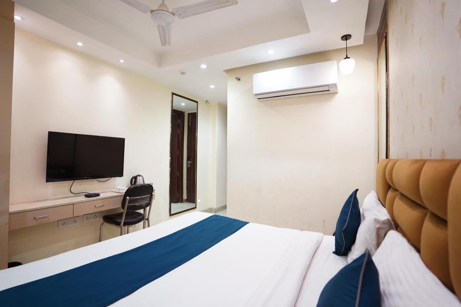 Hotel Leo Saffron - Pitampura Дели Экстерьер фото