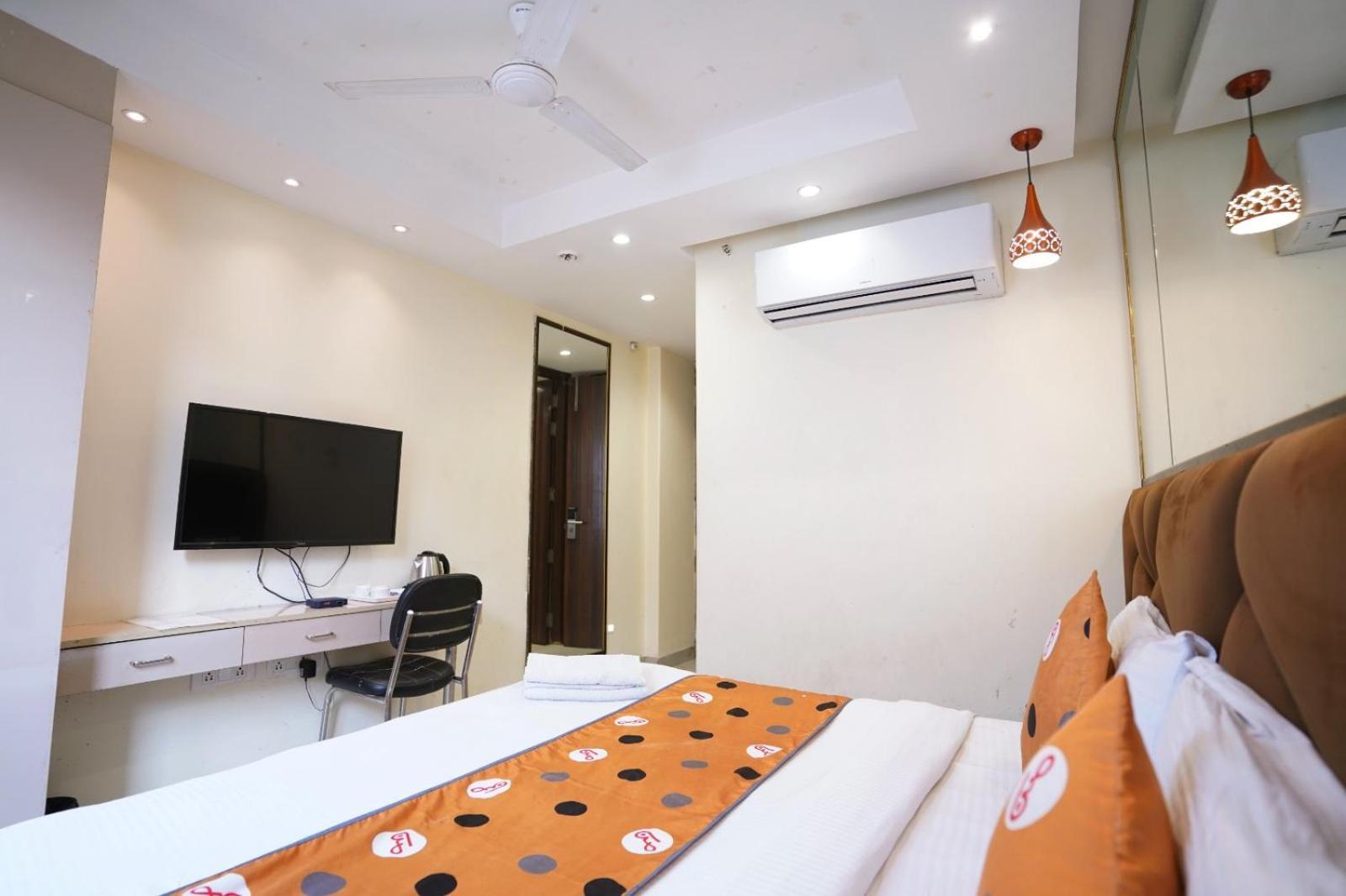 Hotel Leo Saffron - Pitampura Дели Экстерьер фото
